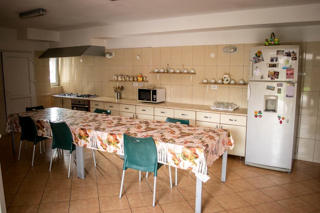 Pensiunea Bujorul Comana Exterior photo